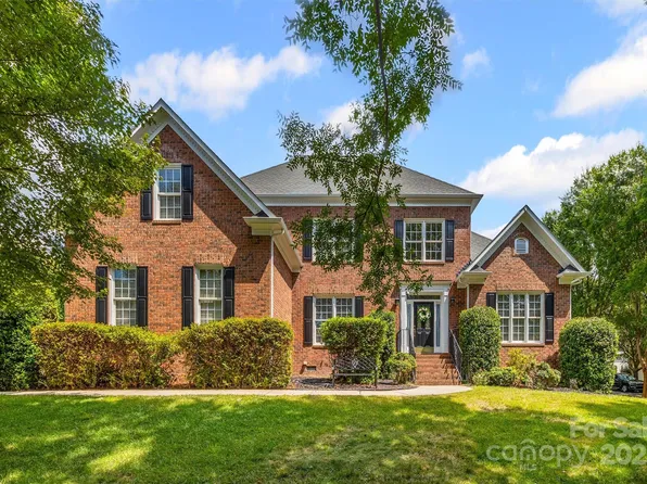 3052 River Bend Dr, Tega Cay, SC 29708