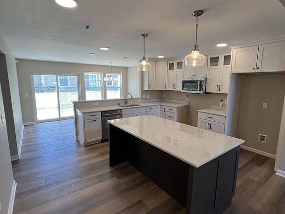 5th image of 1063 Anchor Ave W
