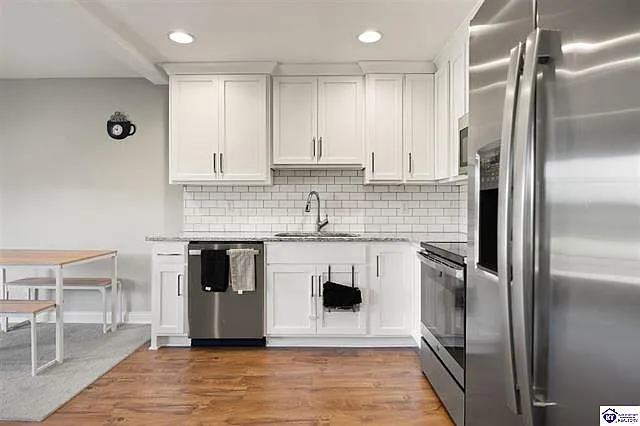 113 Graystone Ct — Photo 6