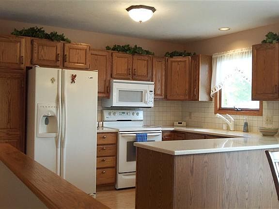 2nd image of 485 Pine Lake Ct