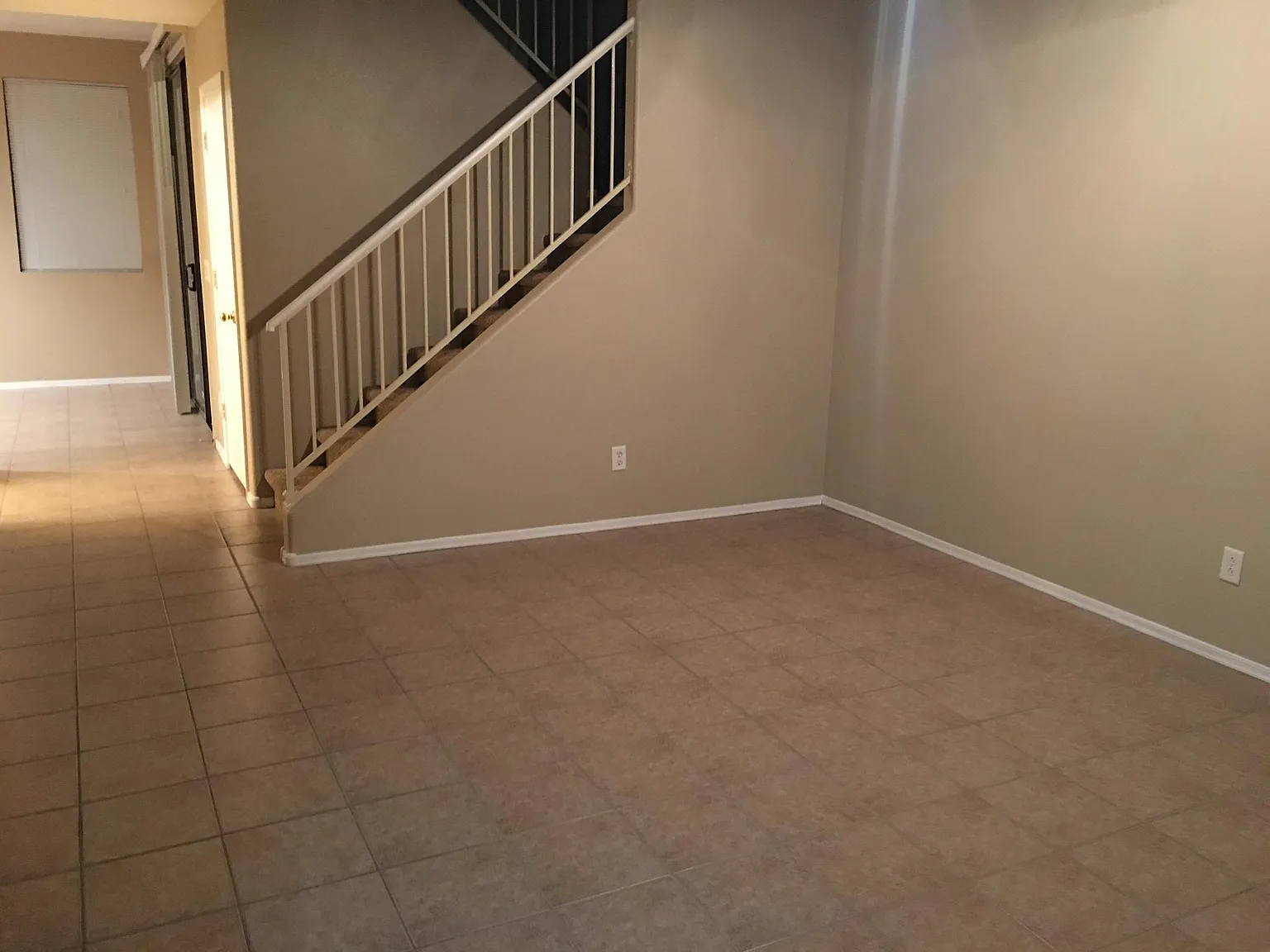 3 bed, 2.5 bath, 1303 sqft, $2,050 — Photo 2