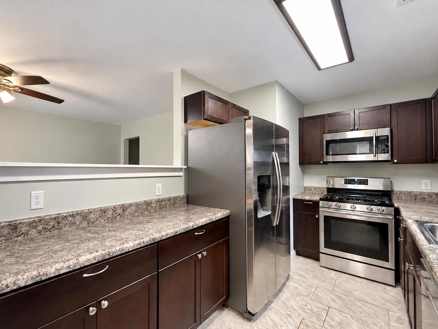 3 bed, 1.0 bath, 822 sqft, $1,800 — Photo 4