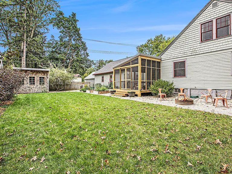 2520 Oakdale Dr — Photo 10