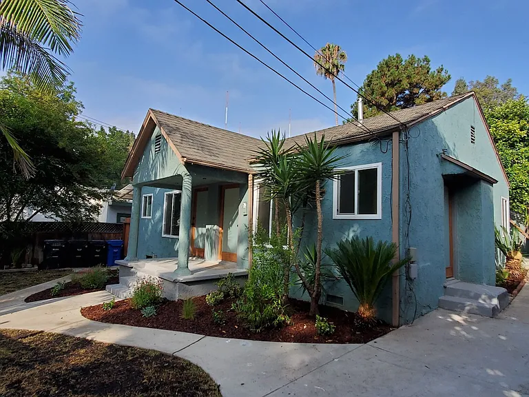 1859 Lakeshore Ave — Photo 1