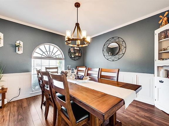 4th image of 1001 Oak Hollow Ln