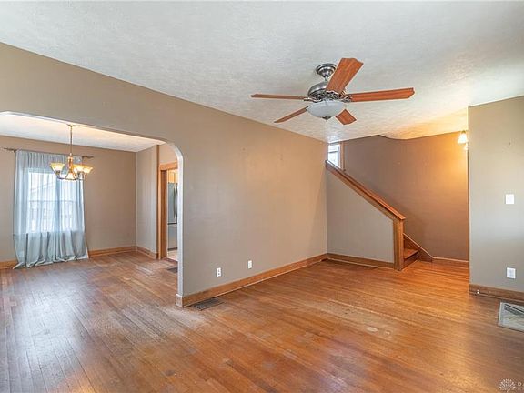 4th image of 2530 Mundale Ave
