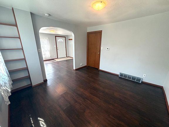 3rd image of 84 21st Ave N