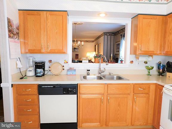 4th image of 916 W Schumaker Manor Dr