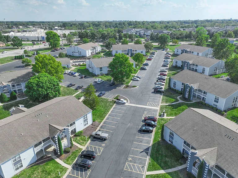 Pheasant Run Apartments — Photo 11