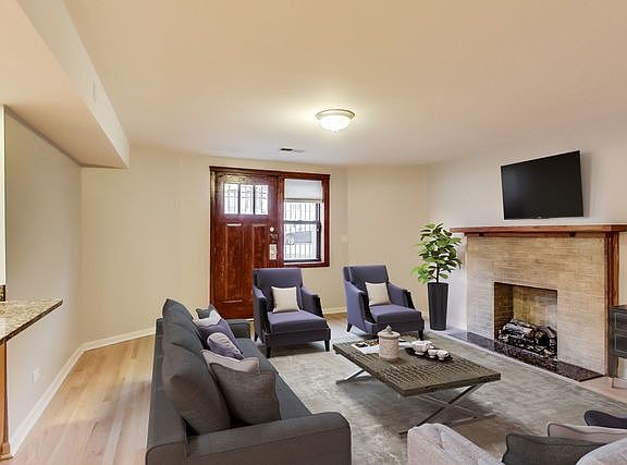 4th image of 1353 W Wilson Ave #G