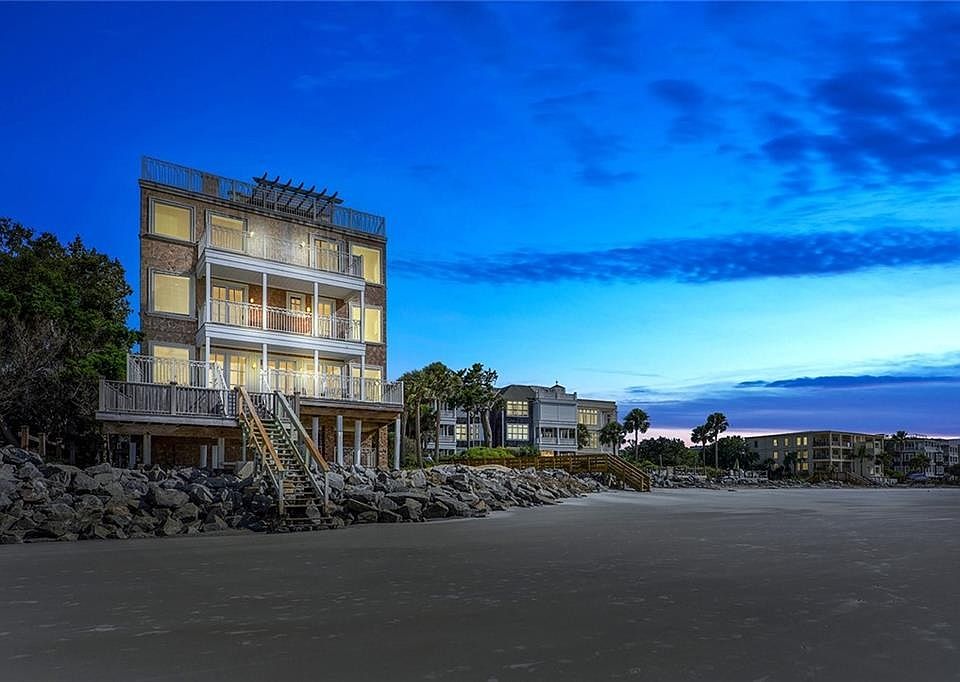 1st image of 700 Beachview Dr