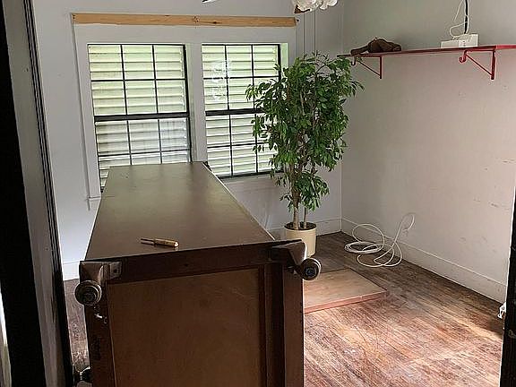 5th image of 1626 Merriman Ave