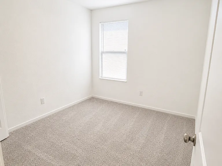 738 Thea Mdws — Photo 14