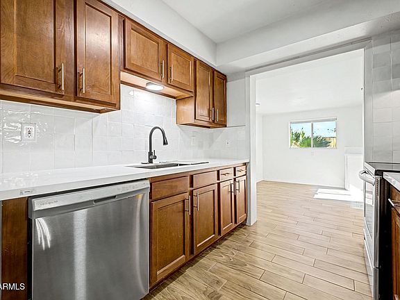 4th image of 9112 E VINE Avenue