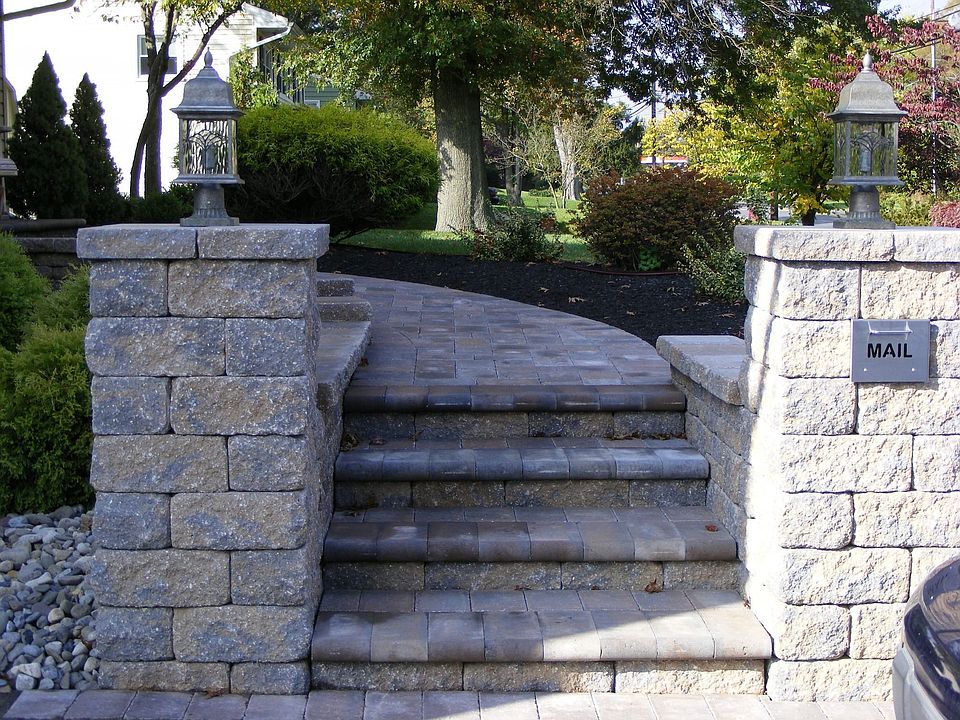 2nd image of 923 Big Oak Rd