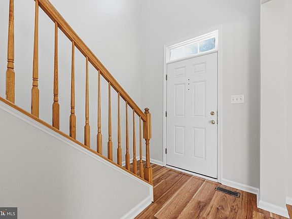 3rd image of 3962 Triton St