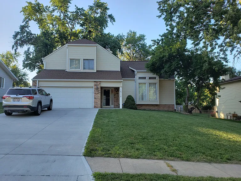 Y Cir — Photo 38
