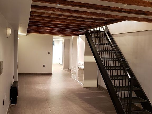 4th image of 1522 Gates Ave #2626