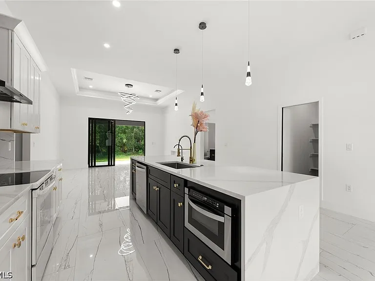 14 Truman Ave — Photo 16