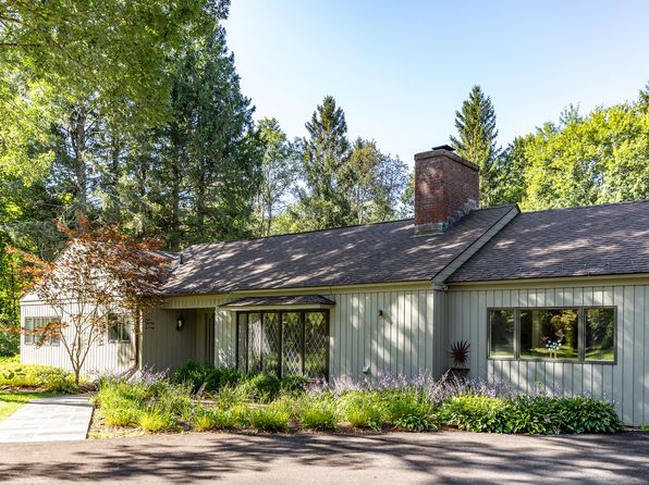 283 Woodbury Rd