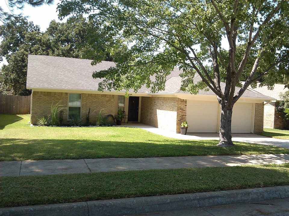 1st image of 704 Mountain Laurel Ln