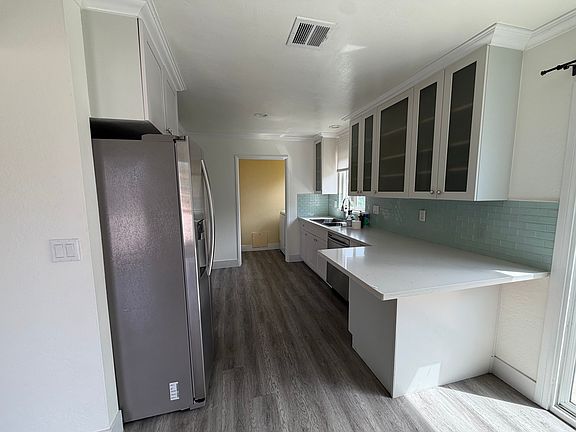 5th image of 422 Chestnut Ave