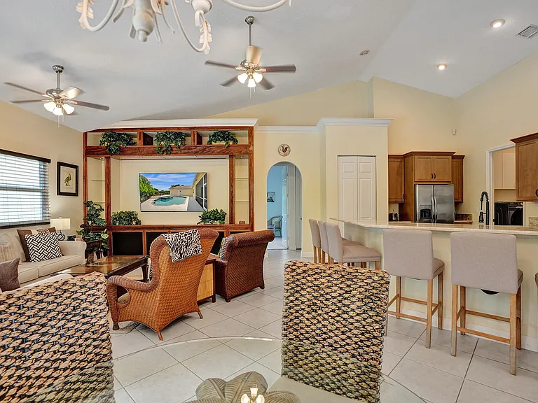 15910 Lindbergh Ln — Photo 16