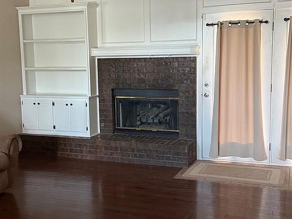 3rd image of 1605 NE 11th St