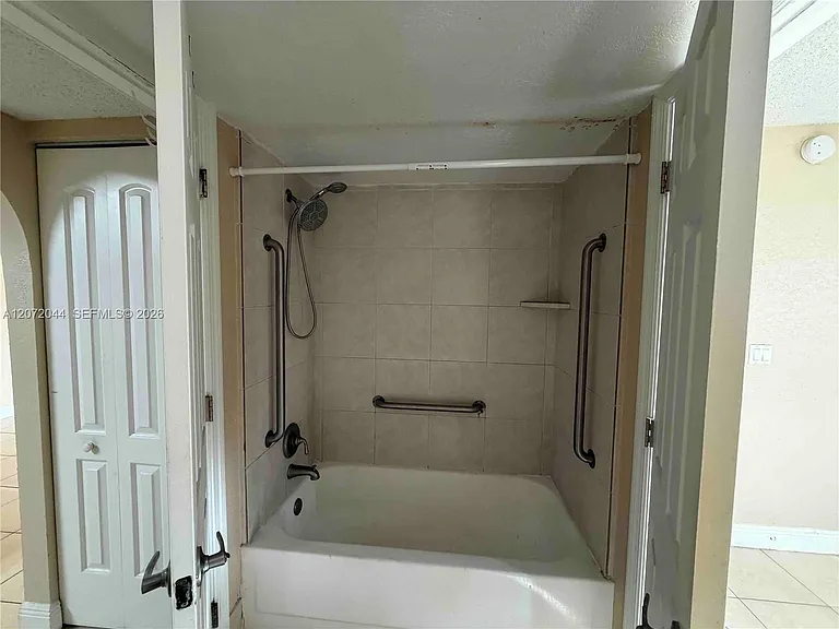 5701 Riverside Dr #204B6 — Photo 11