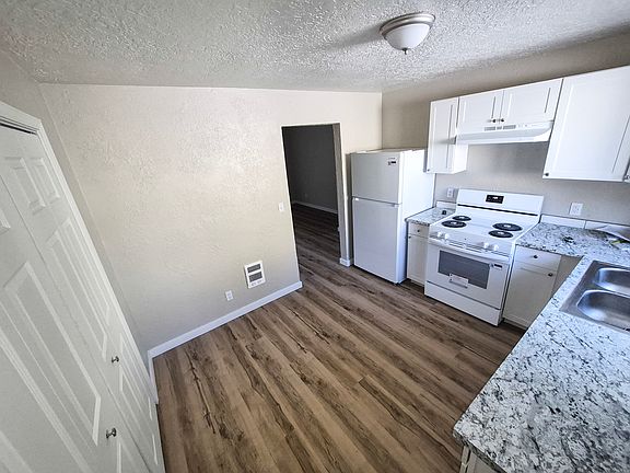 4th image of 525 22nd St SE #525