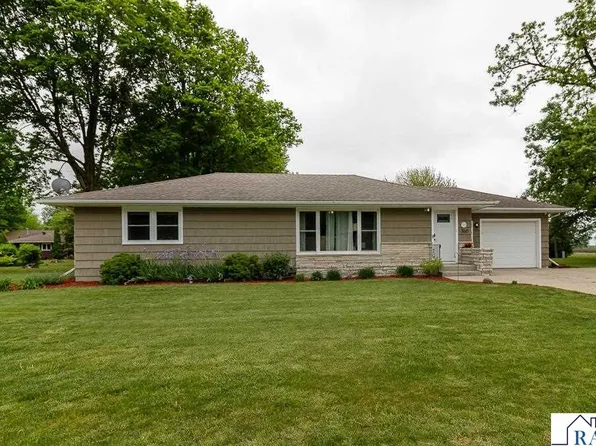 360 N Park Ave, Le Center, MN 56057