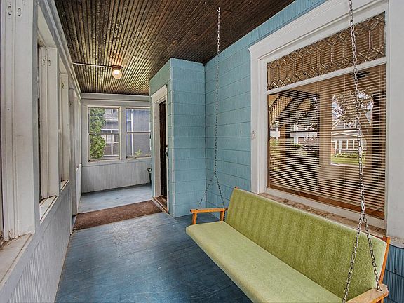 4th image of 1911 Pierce St NE