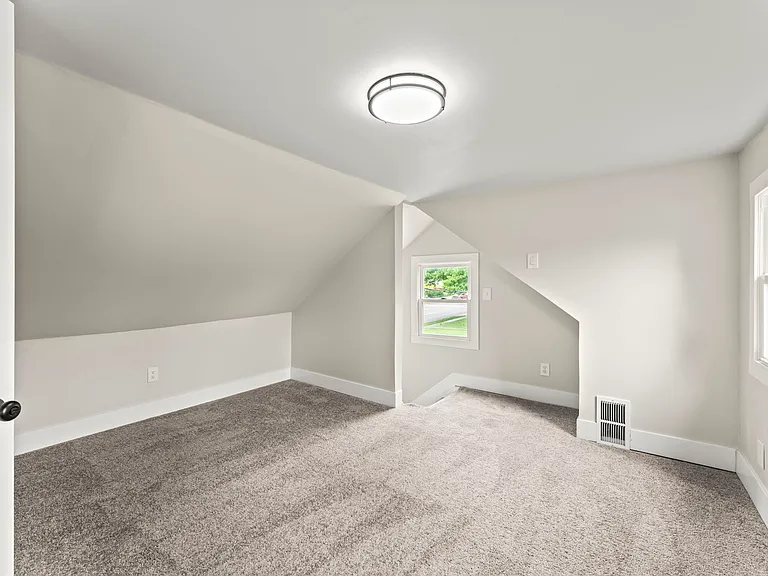 1021 S Maple Ave — Photo 18