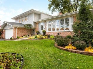 907 E Valley Ln, Arlington Heights, IL 60004