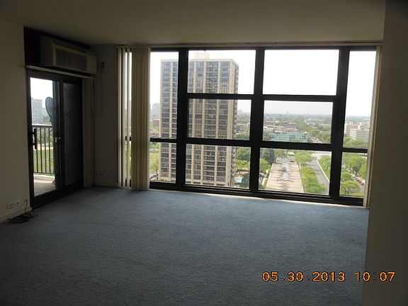 3rd image of 2901 S Michigan Ave APT 1110