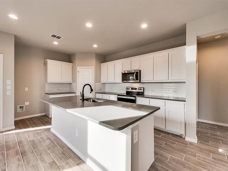 1800 Winecup Dr — Photo 1