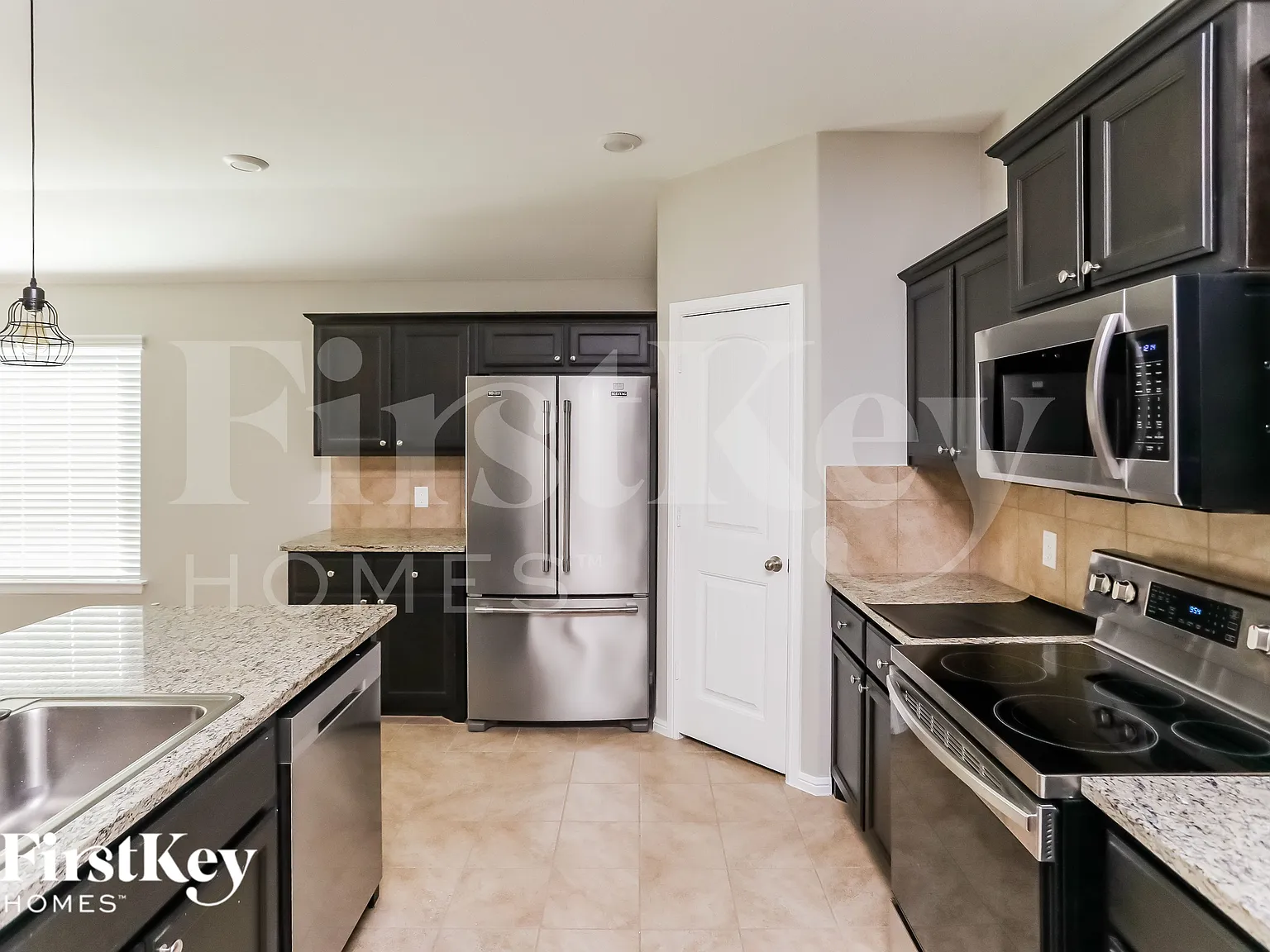 4 bed, 2.0 bath, 1605 sqft, $2,040 — Photo 4