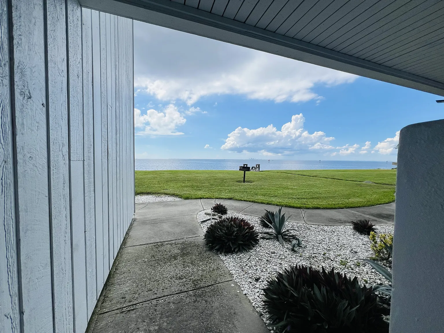 2 bed, 960 sqft, $2,200 — Photo 1