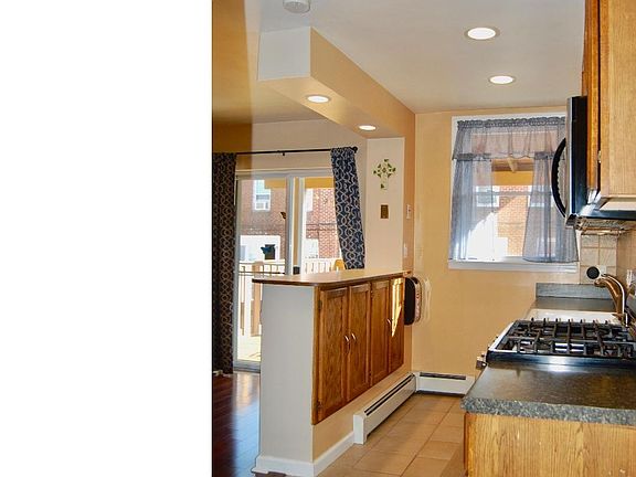 5th image of 3142 Englewood St