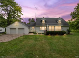 1906 Indian Rd, Lapeer, MI 48446