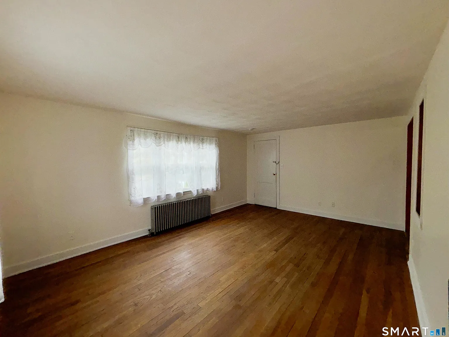 2 bed, 1.0 bath, 1768 sqft, $1,900 — Photo 4