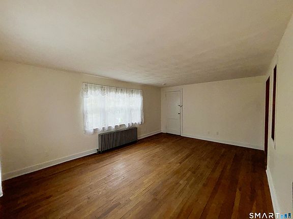 4th image of 127 Booth St Floor 1