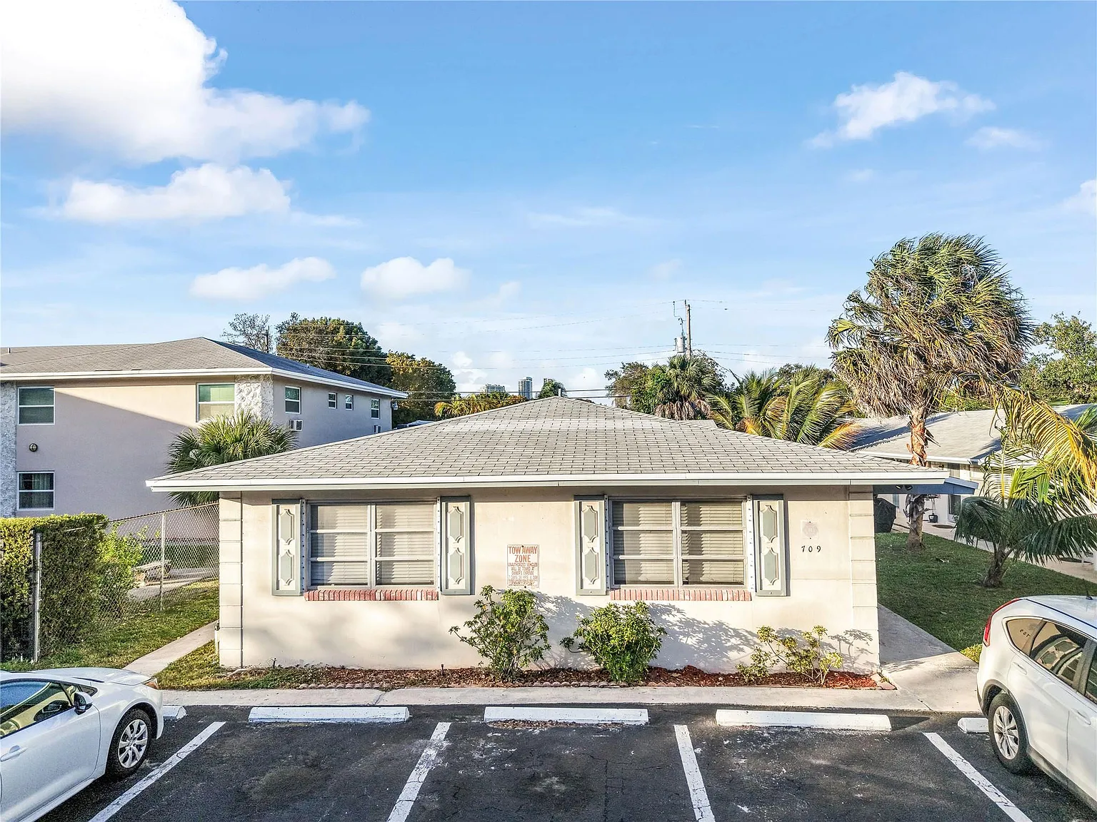 1 bed, 1.0 bath, 560 sqft, $1,600 — Photo 2