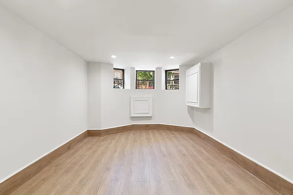 Rented by Compass | media 10