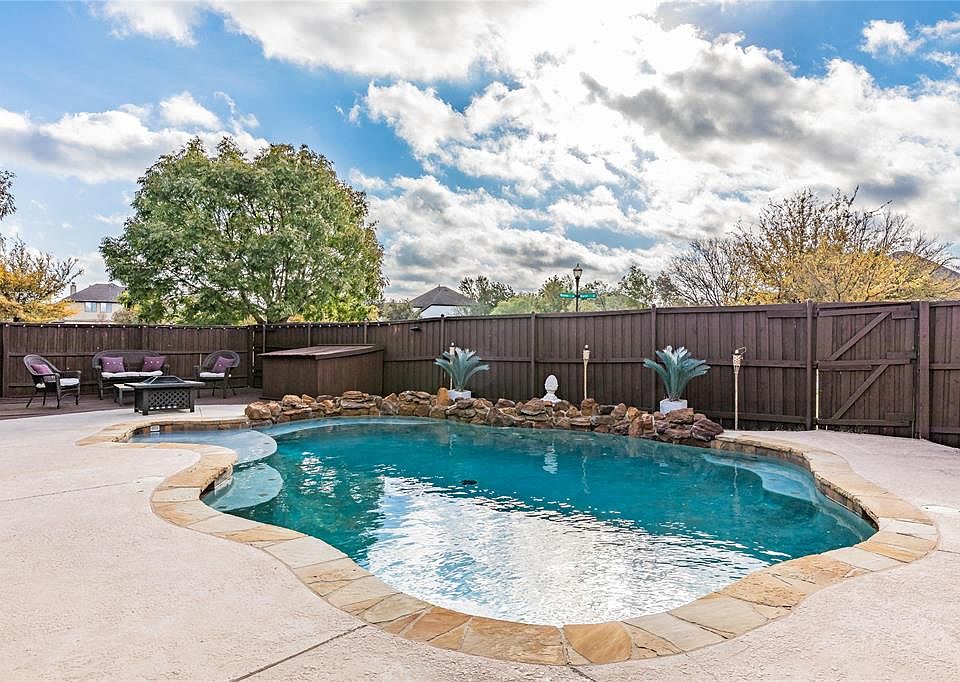 Gorgeous pool and deck