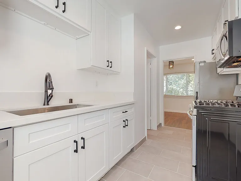 3368 Rowena Ave — Photo 13