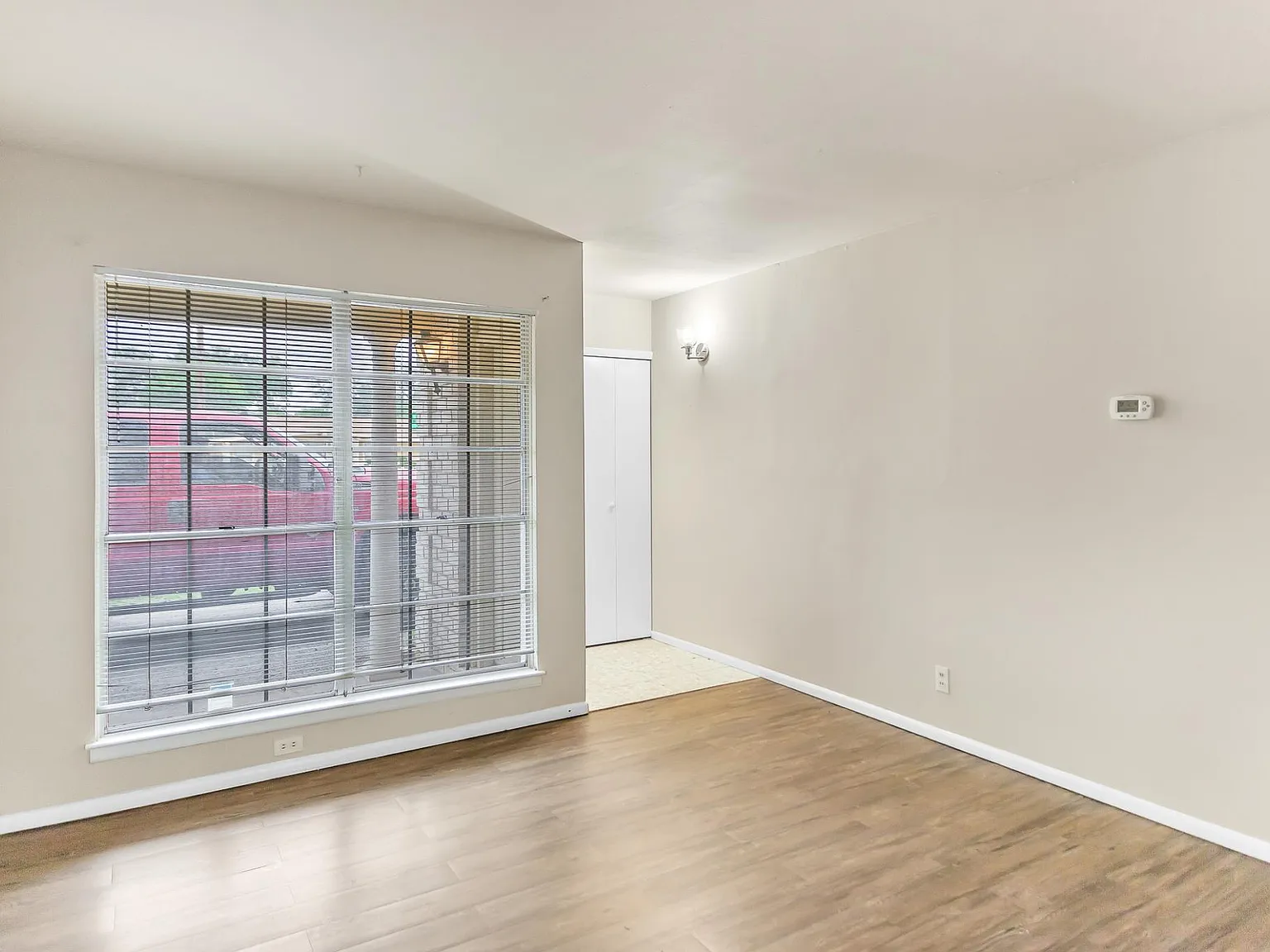 2 bed, 869 sqft, $1,150 — Photo 2
