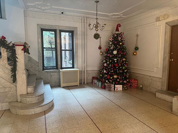 5th image of 35-39 Fulton St #504