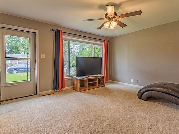4th image of 3021 Taylor Ave