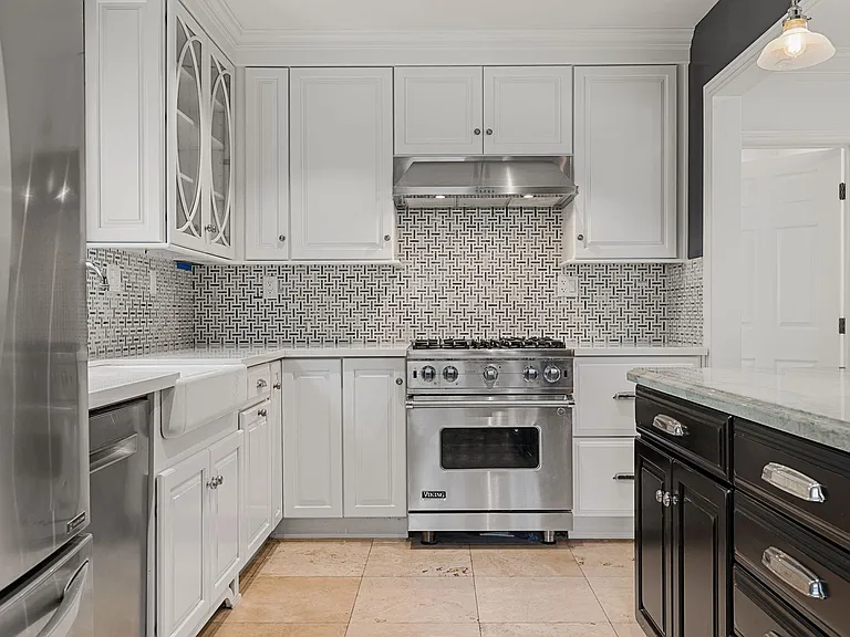 1738 S Kelton Ave — Photo 18